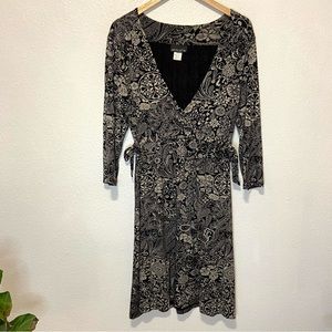 Athleta Tie V-neck Black and Cream Long Sleeve Dress 37068 Large